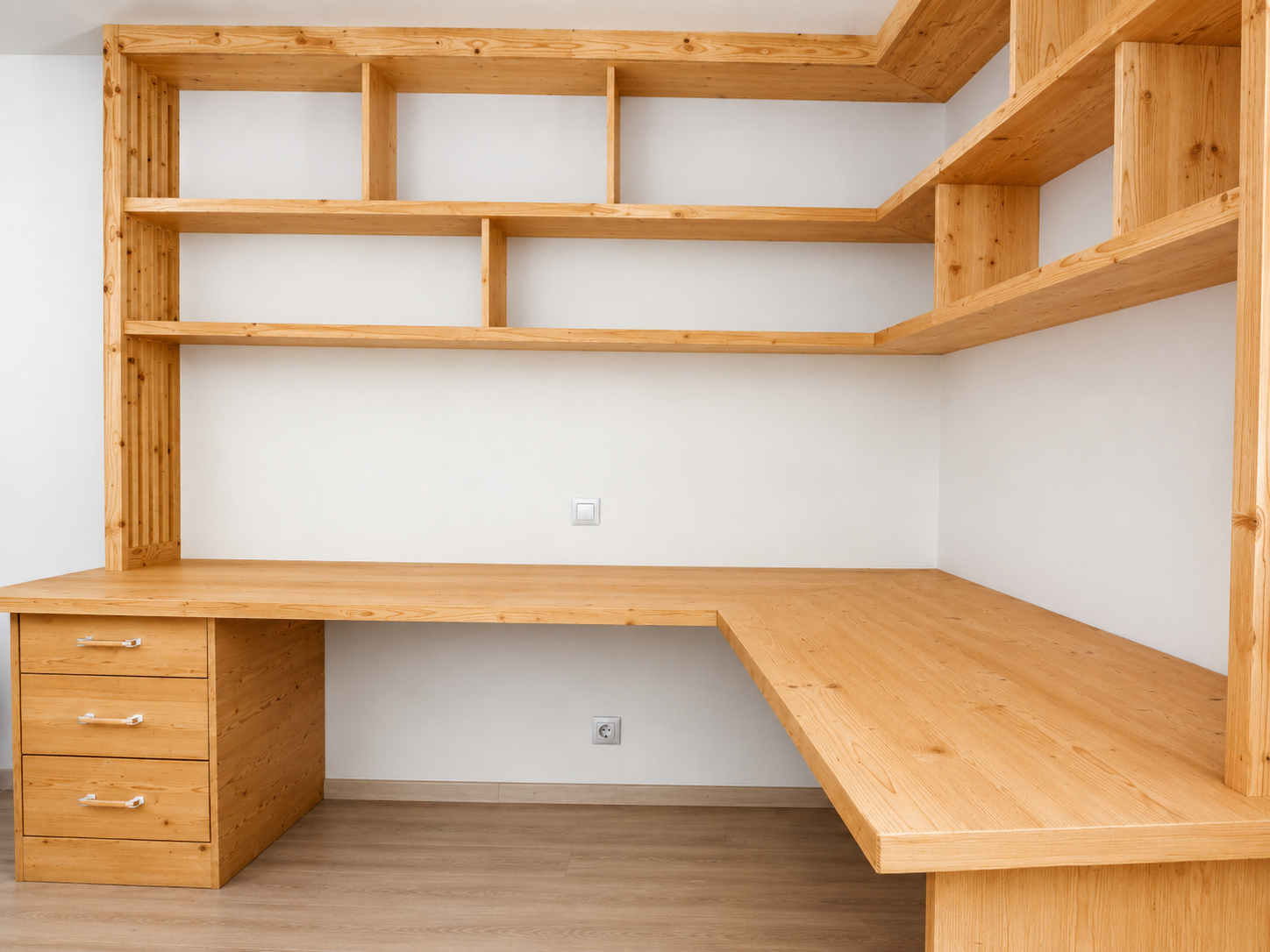 Bureau d'angle avec étagères intégrées